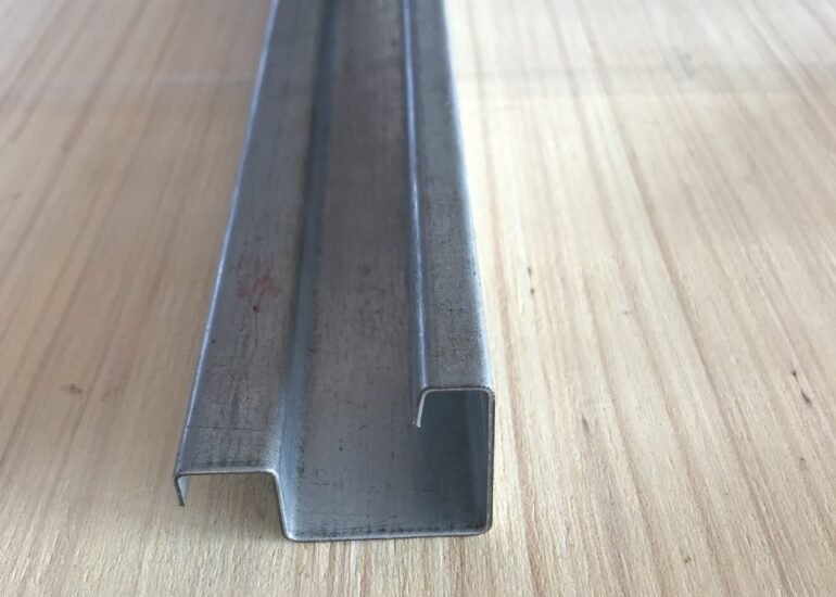 Galvaniz mi Boyalı Sac mı? Roll Form için Malzeme Seçimi